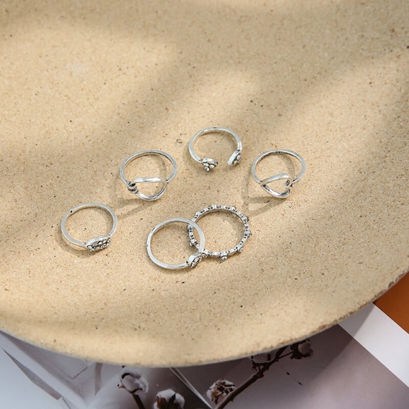 **ARISTA* 6-Pc Silver Heart Decorative Fashion Ring Set - Picture 4 of 6